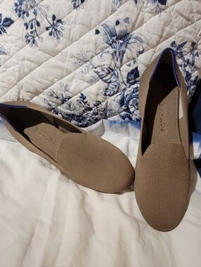 Rothys tan  mesh  Loafers Size 8 1/2